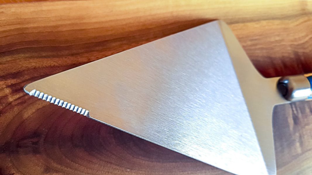 Pizza Spatula 4" Triangular – Stainless Steel — Close-up